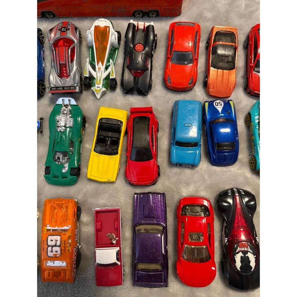 Lot of 33 Hot Wheels Die Cast Cars Mixed Vehicles Cars Planes‎ Bus
